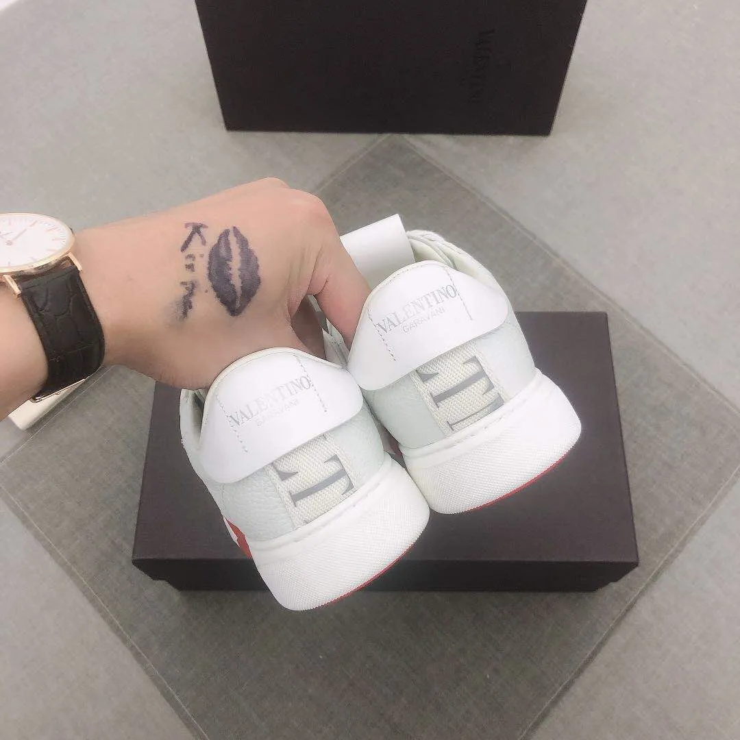 P440▫️V L7N spring and summer 🆕calf leather strap sneakers, no man should be able to refuse this style, classic color, so handsome! Purchase a high-precision replica of the original version to instantly sell off the market currency! 6 VLTN logo rubber effect straps - Valentino Garavani Logo printed on the back and tongue, all materials are customized to ensure quality! Size: 38/45 No. 018
